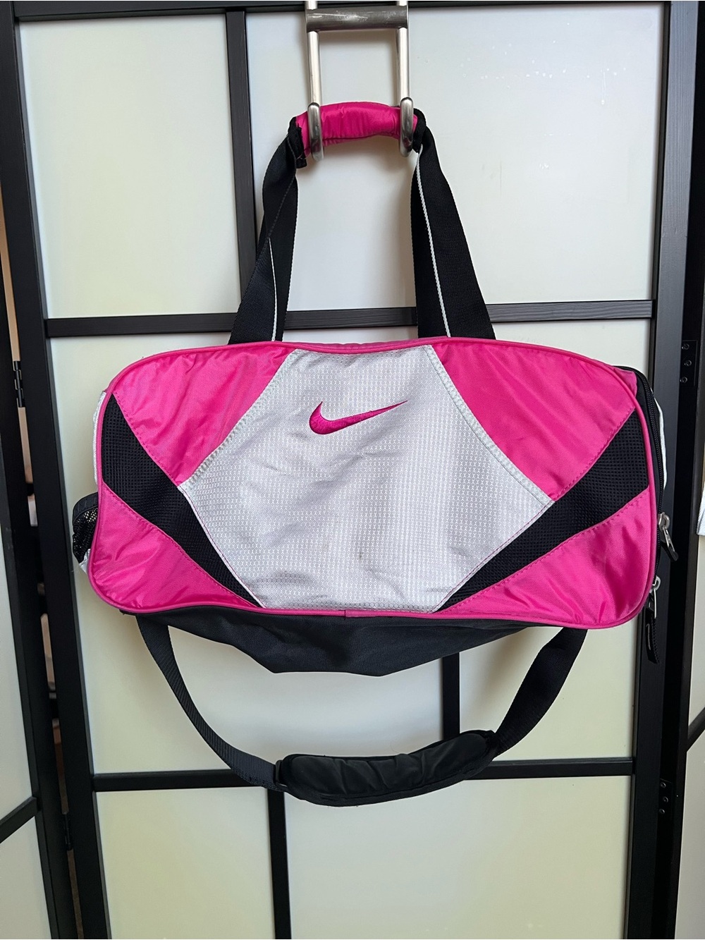 Vintage Y2K era Nike Duffel Sports Shoulder Bag Pink